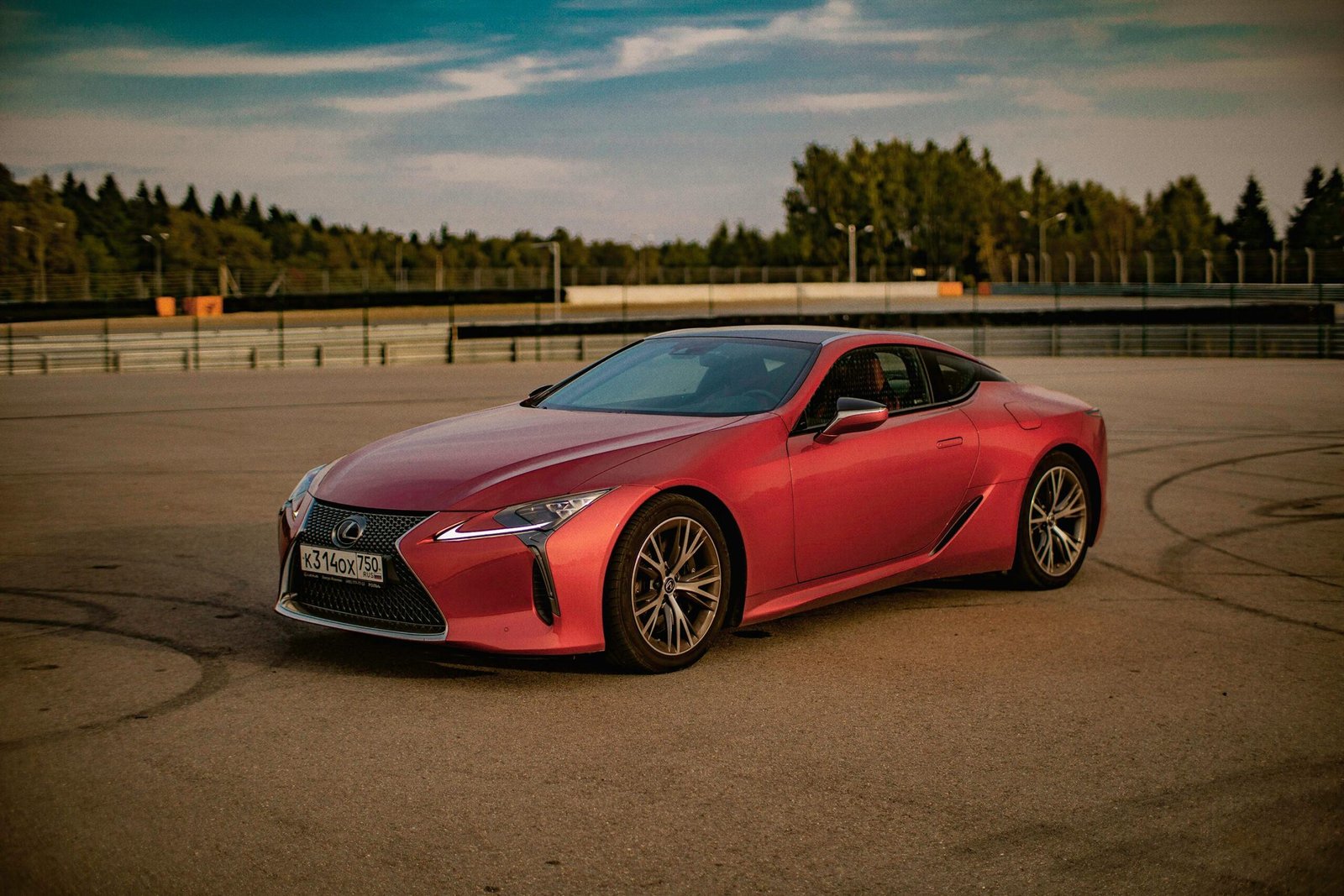 Lexus LC500: Luxury Grand Tourer with Powerful V8 Performance